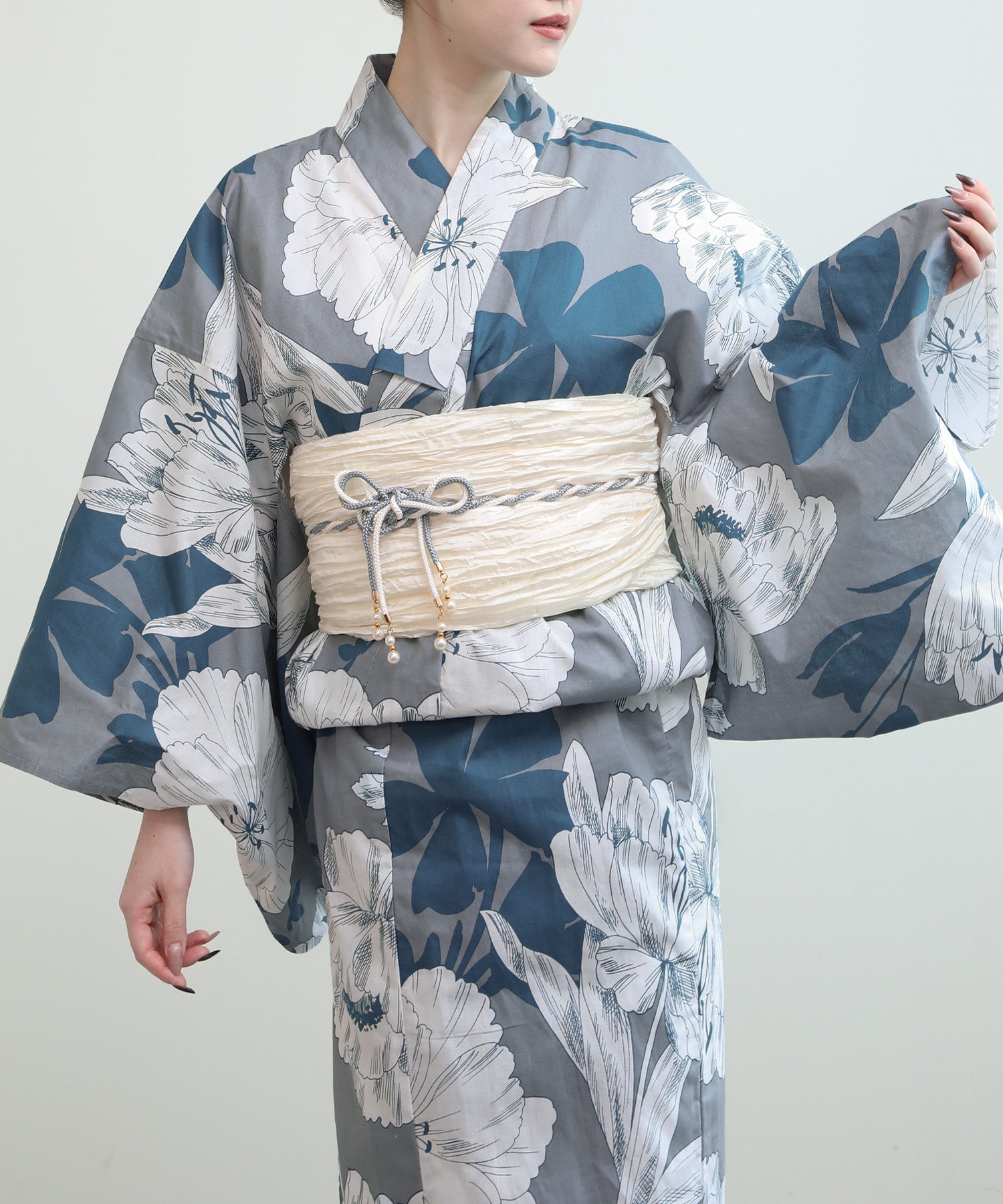 Floral Cotton Yukata 4-Piece Set: Yukata, Hecho Obi, Geta, Hair Ornament