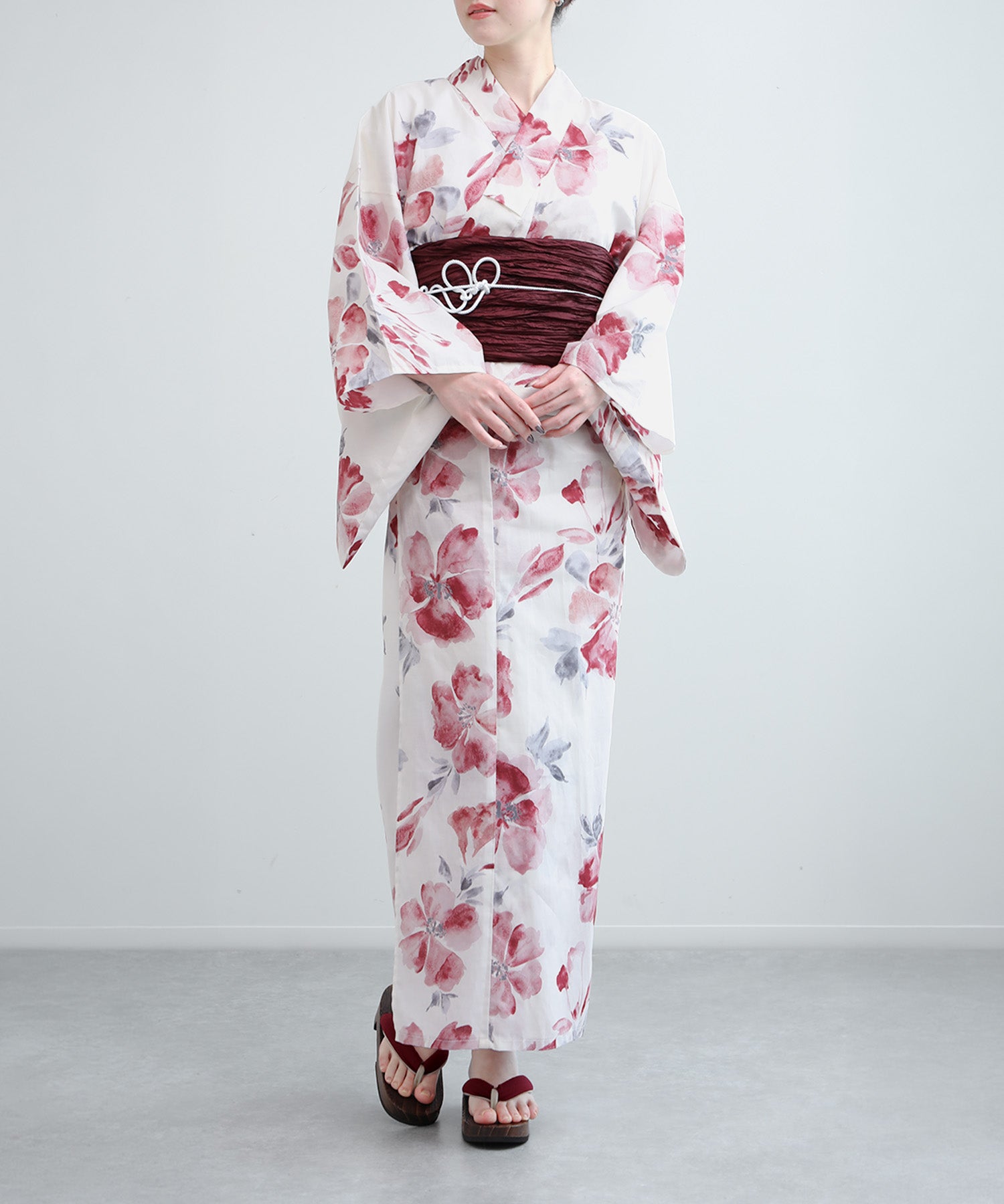 Floral Cotton Yukata 4-Piece Set: Yukata, Hecho Obi, Geta, Hair Ornament