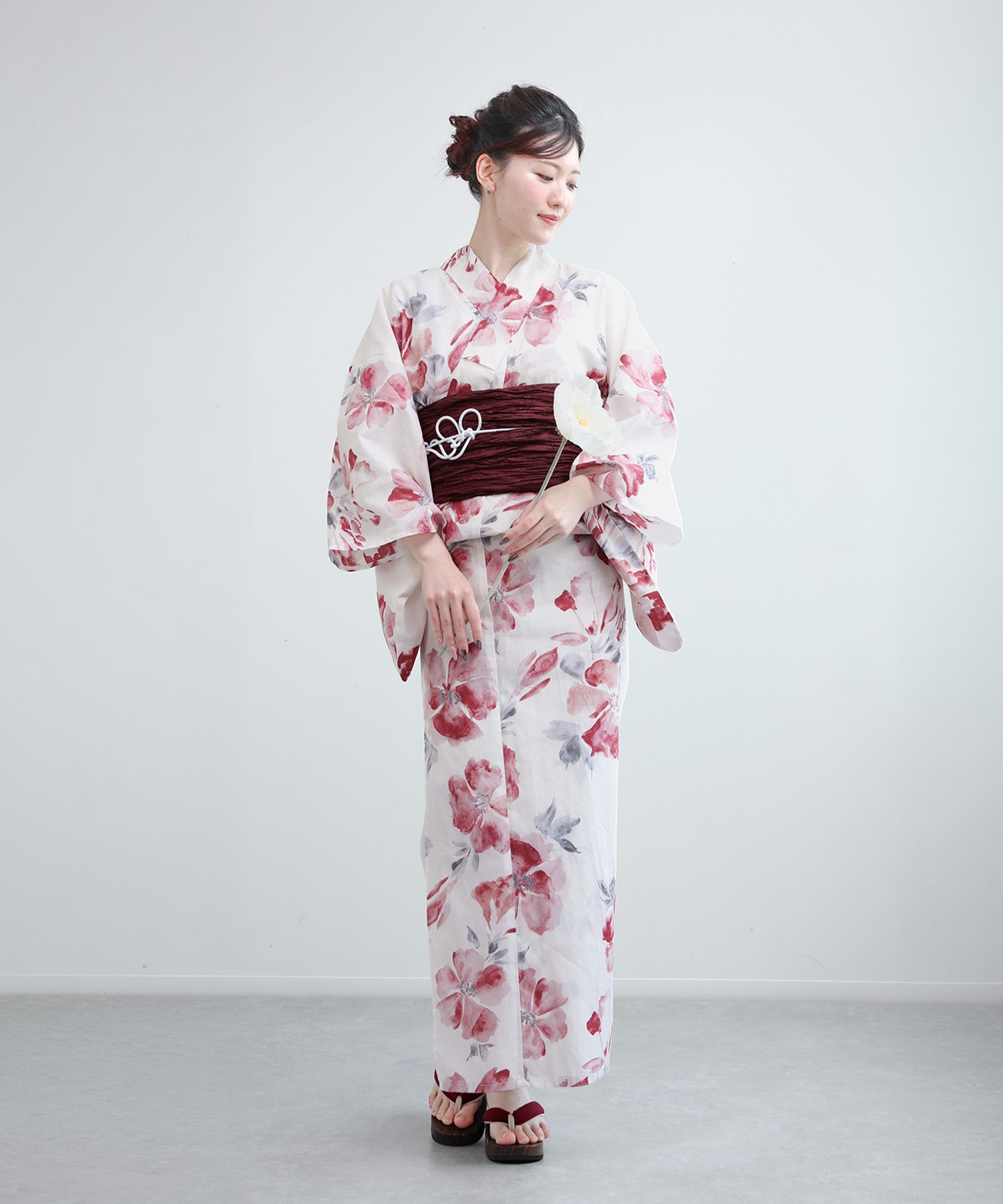Floral Cotton Yukata 4-Piece Set: Yukata, Hecho Obi, Geta, Hair Ornament