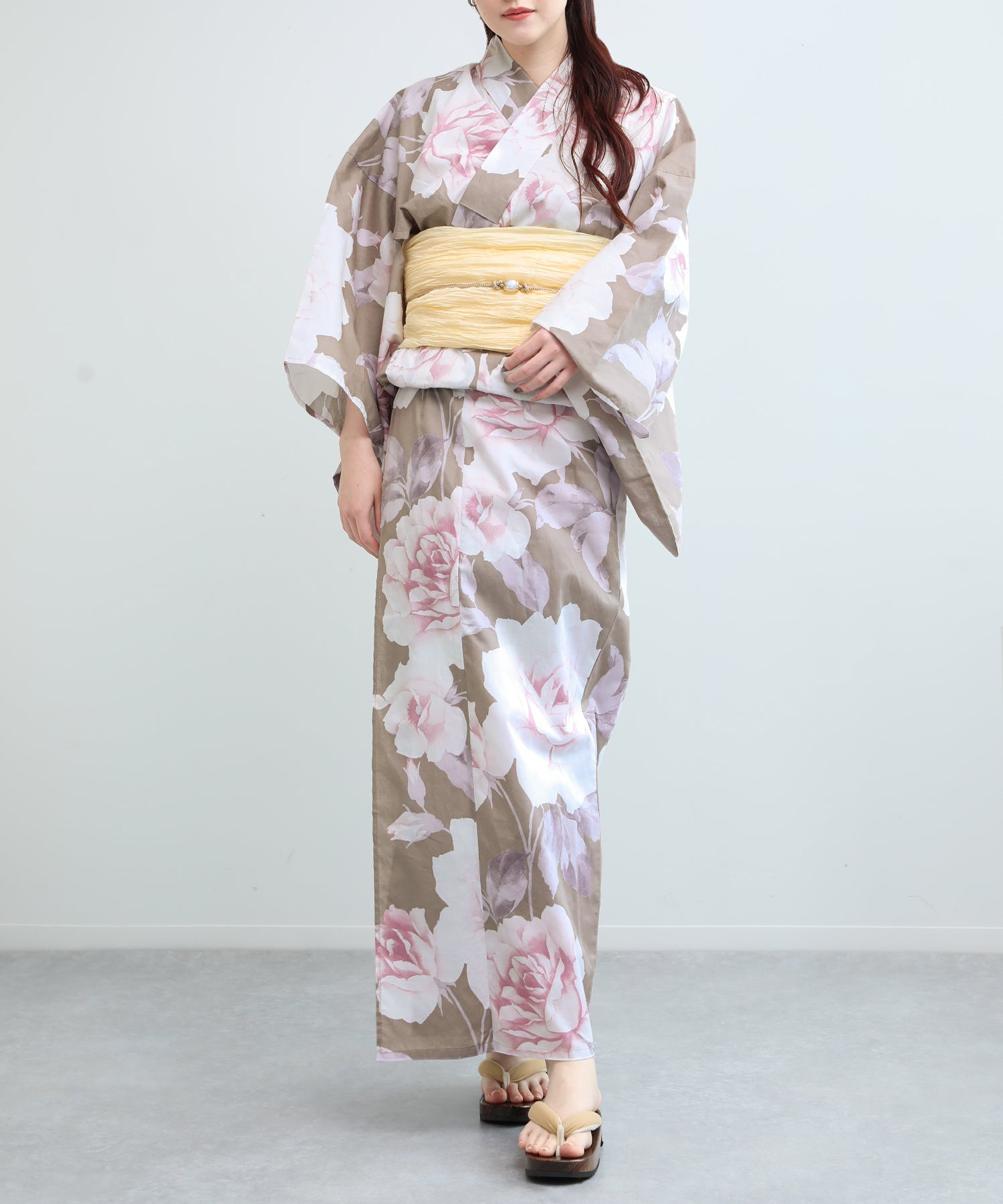 Floral Cotton Yukata 4-Piece Set: Yukata, Hecho Obi, Geta, Hair Ornament