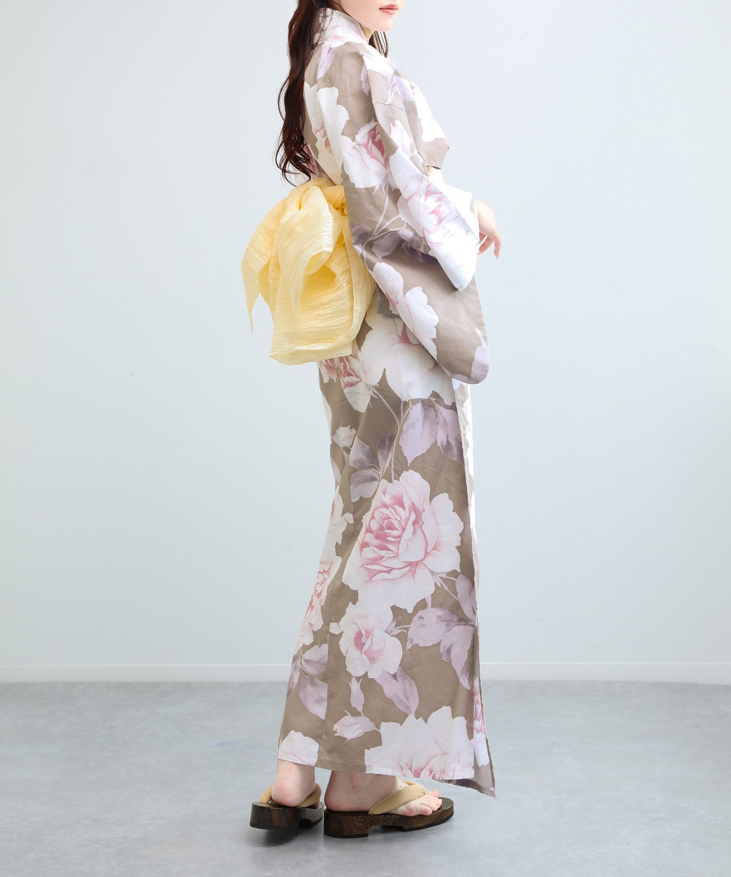 Floral Cotton Yukata 4-Piece Set: Yukata, Hecho Obi, Geta, Hair Ornament
