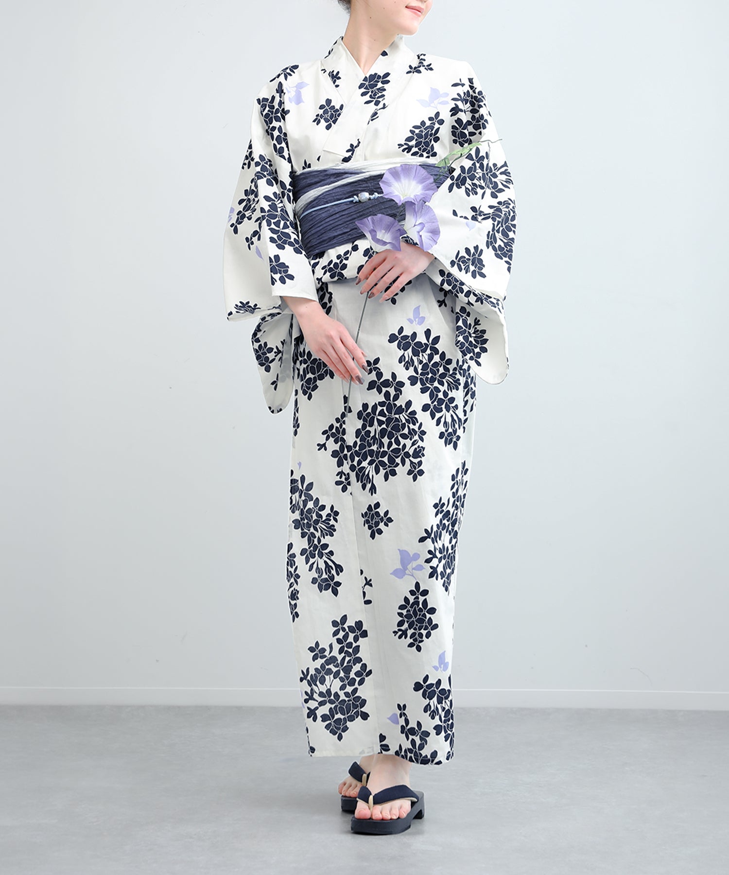 Floral Cotton Yukata 4-Piece Set: Yukata, Hecho Obi, Geta, Hair Ornament
