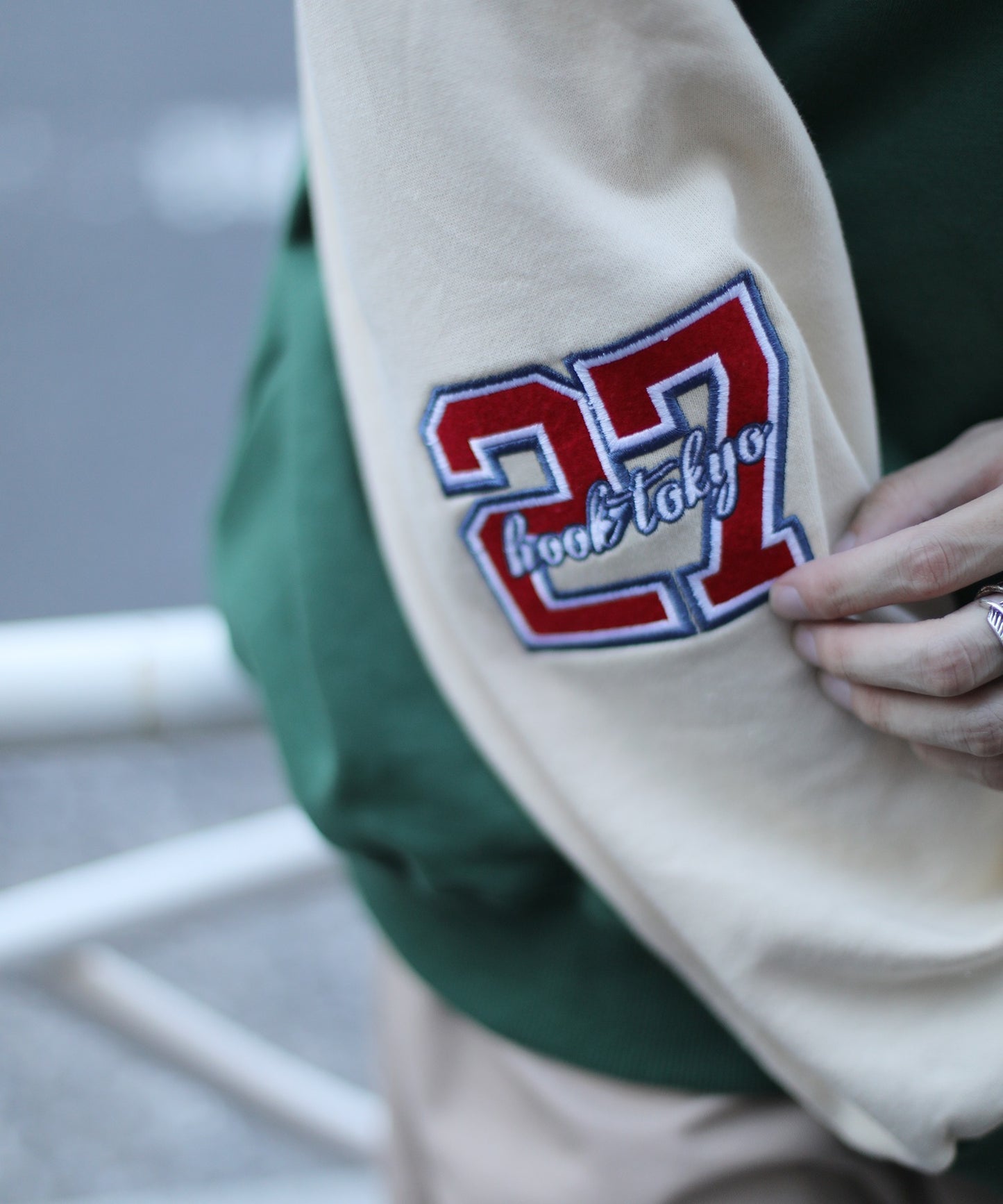 [HOOK -original-] American casual character embroidery sleeve switching polo sweatshirt