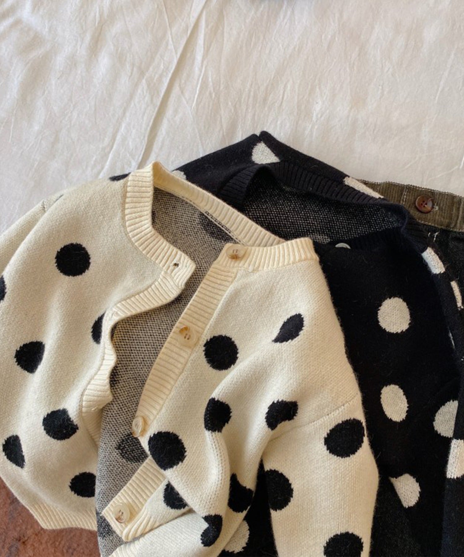 【aimoha-KIDS-】韓国子供服 ドット模様ニットカーディガン