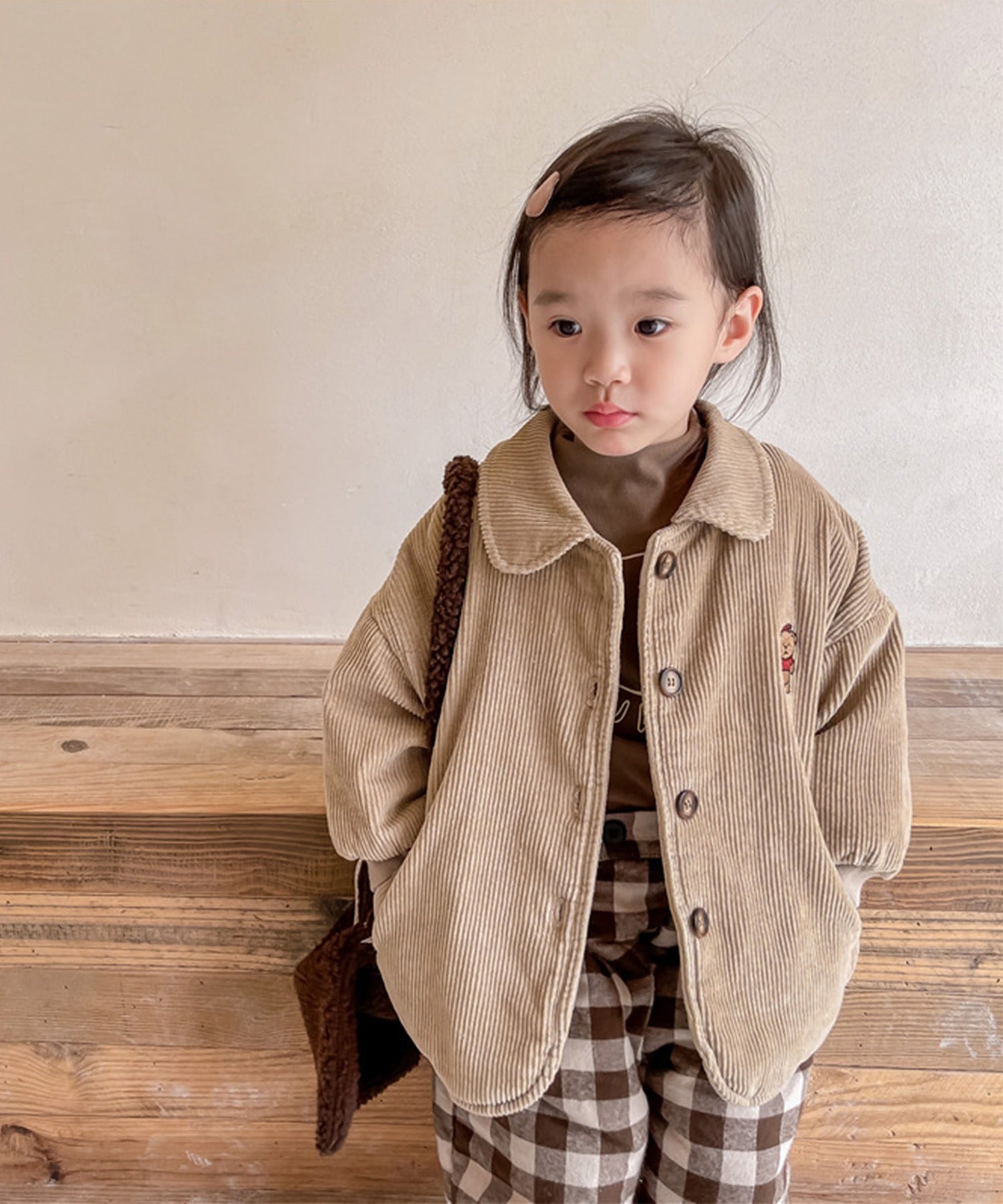 【aimoha-KIDS-】韓国子供服 クマ刺繍ボア裏地暖かい中ボアコーデュロイコート