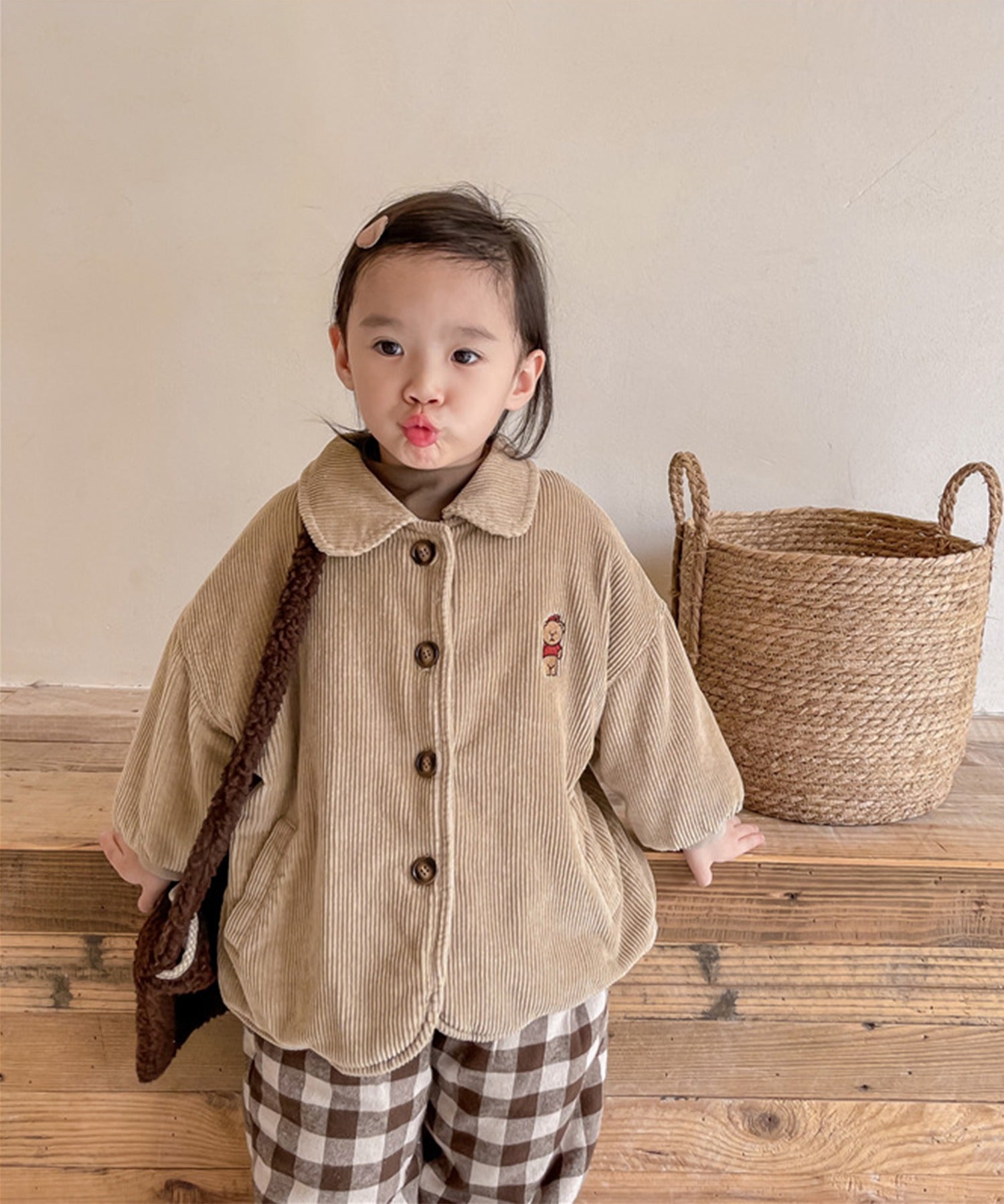 【aimoha-KIDS-】韓国子供服 クマ刺繍ボア裏地暖かい中ボアコーデュロイコート