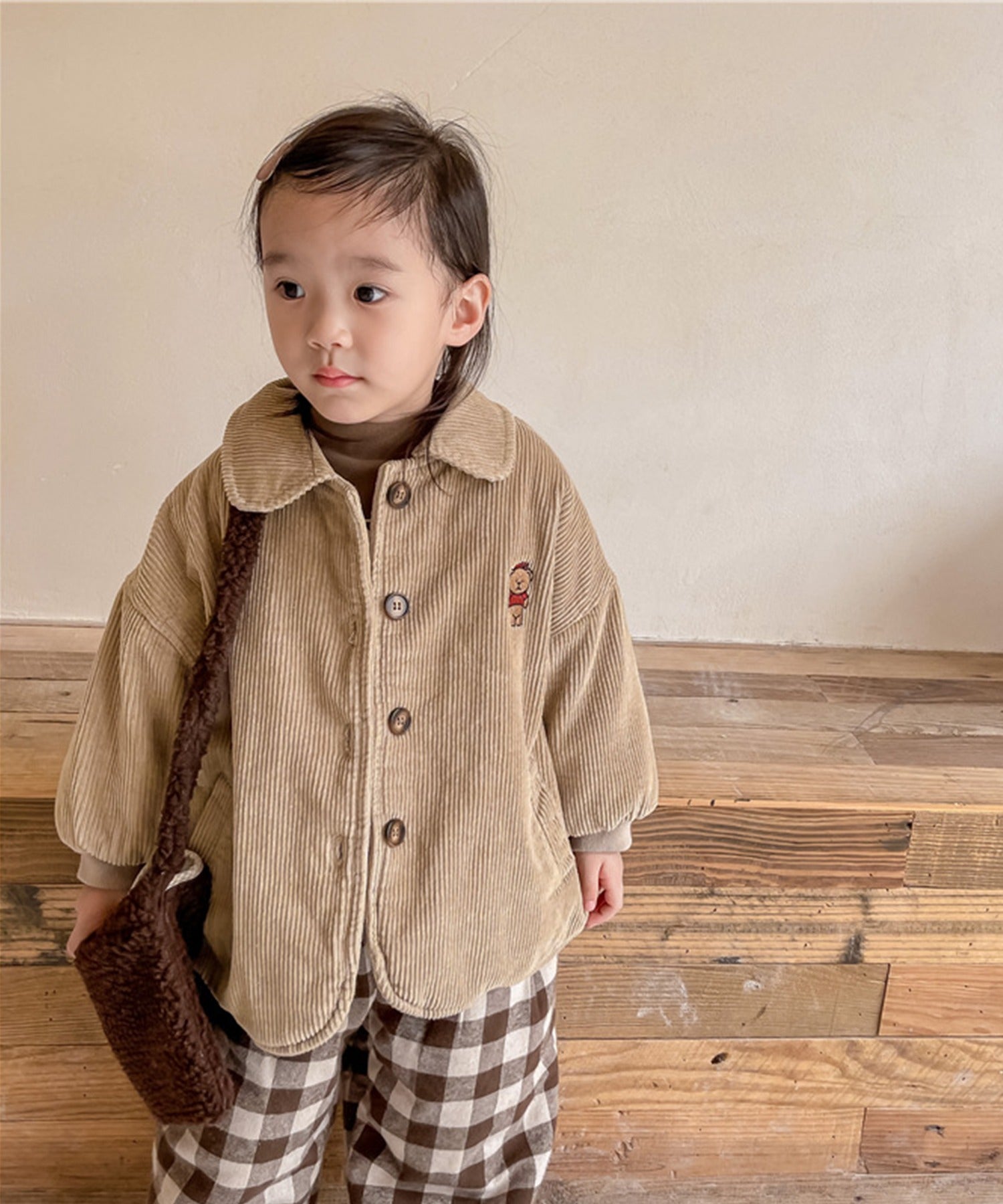 【aimoha-KIDS-】韓国子供服 クマ刺繍ボア裏地暖かい中ボアコーデュロイコート