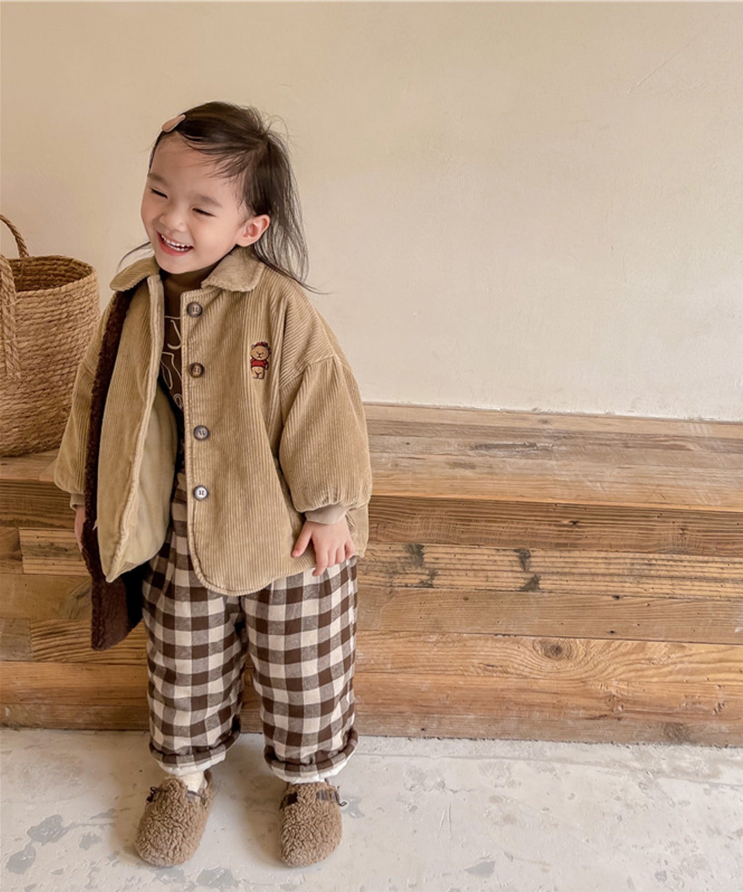 【aimoha-KIDS-】韓国子供服 クマ刺繍ボア裏地暖かい中ボアコーデュロイコート