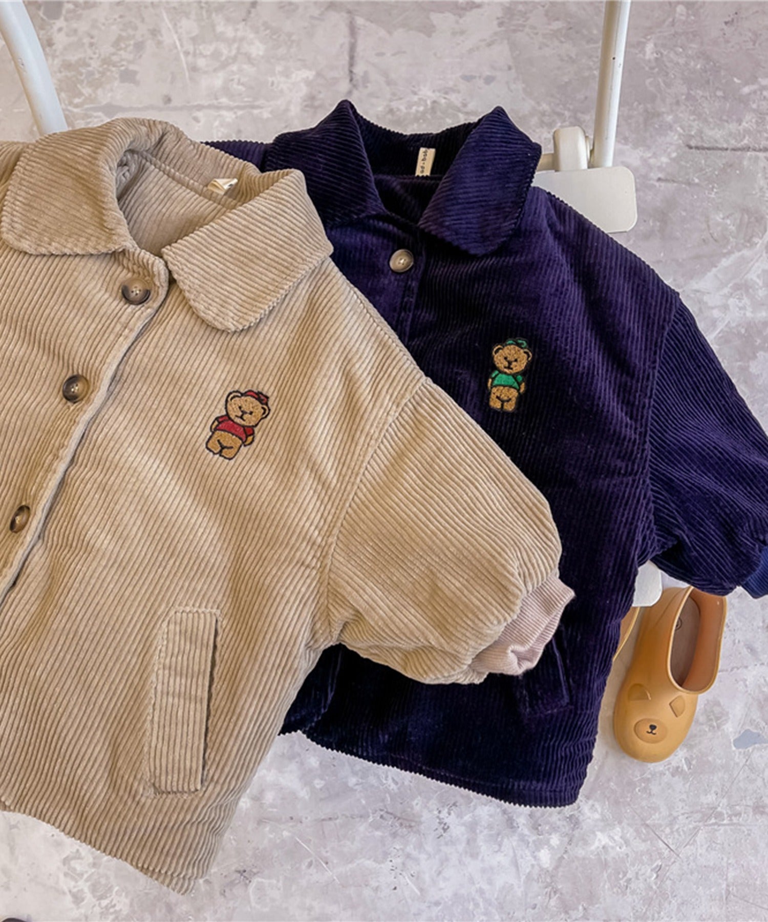 【aimoha-KIDS-】韓国子供服 クマ刺繍ボア裏地暖かい中ボアコーデュロイコート